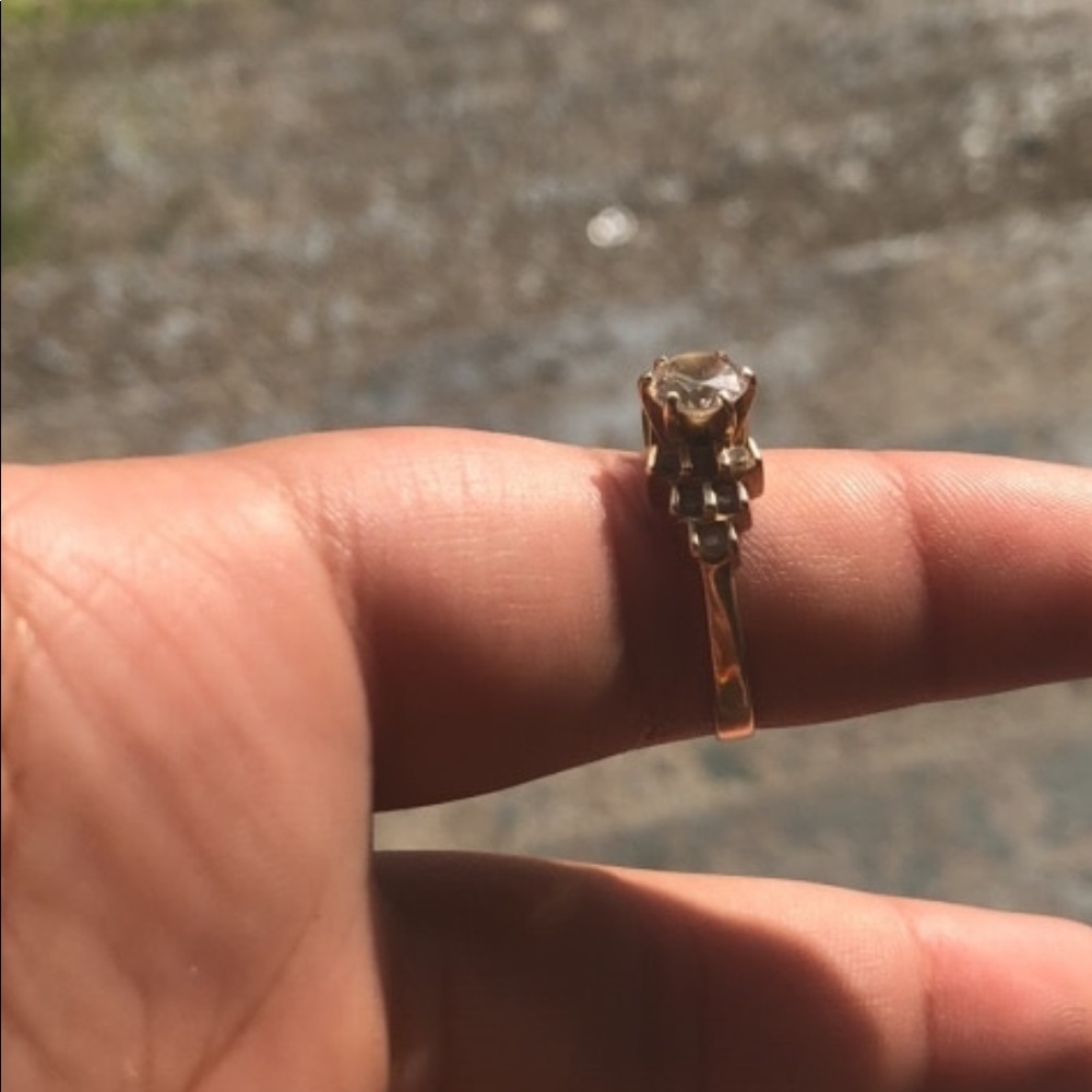 Engagement ring - Picture 3 of 4